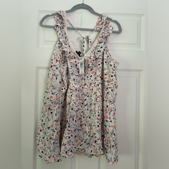 NWT Torrid washable challis ruffle V-neck sleeveless top - Picture 3 of 4